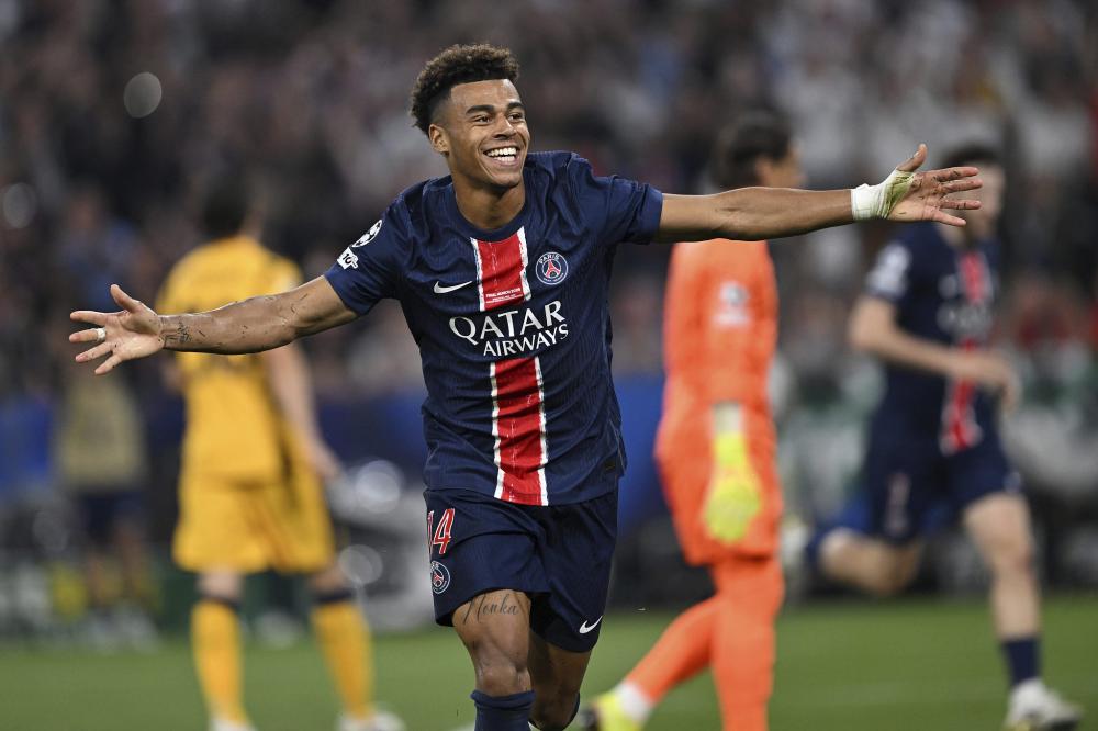 拜仁再度横扫对手，领先德甲积分榜